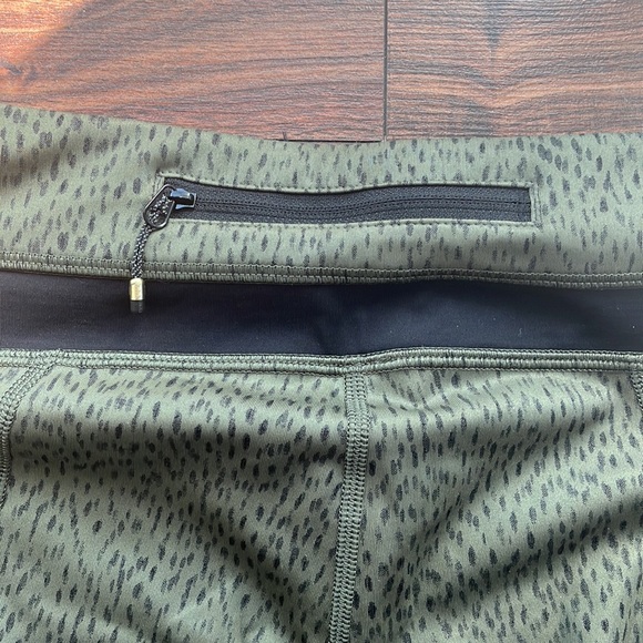 Lululemon leggings - Size 6 - Picture 3 of 4